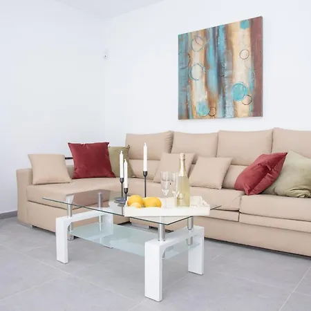 Family 6 Beachfront By Holidays * Corralejo