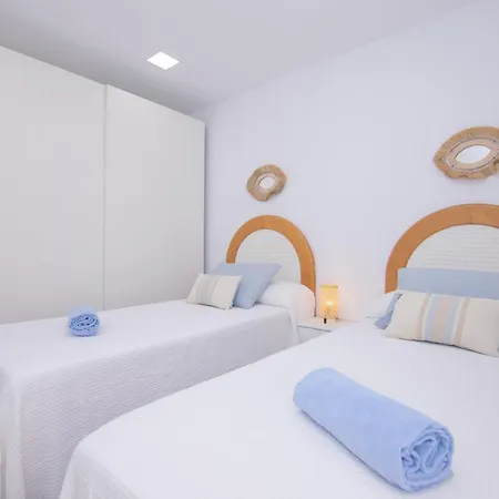 Family 6 Beachfront By Holidays *