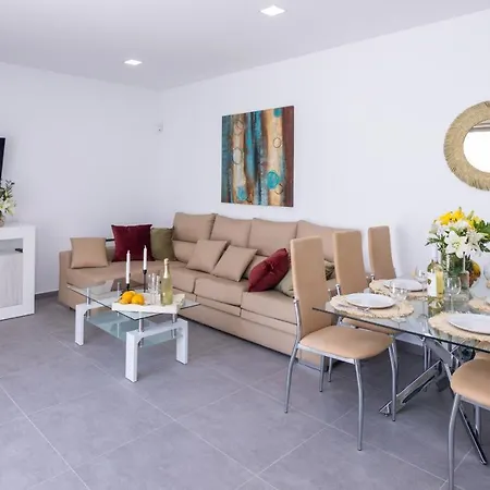 Apartment Family 6 Beachfront By Holidays *